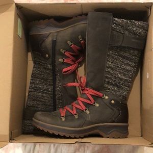 Merrell Eventyr Peak boots